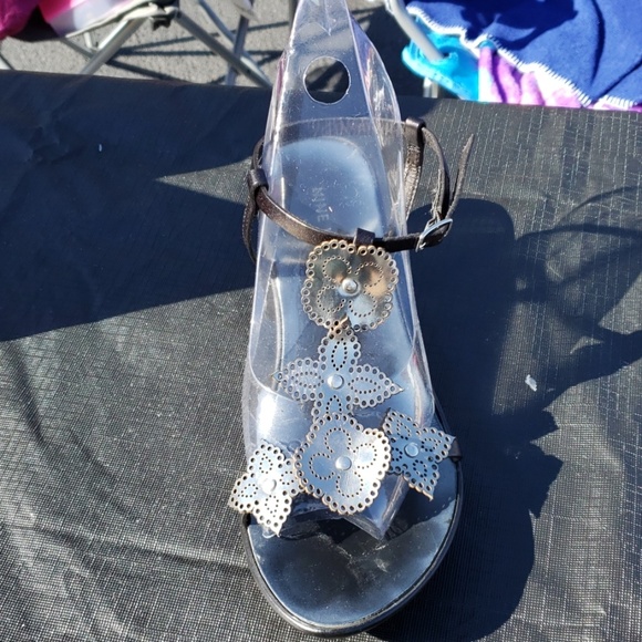 Shoes - Picture 1 of 3